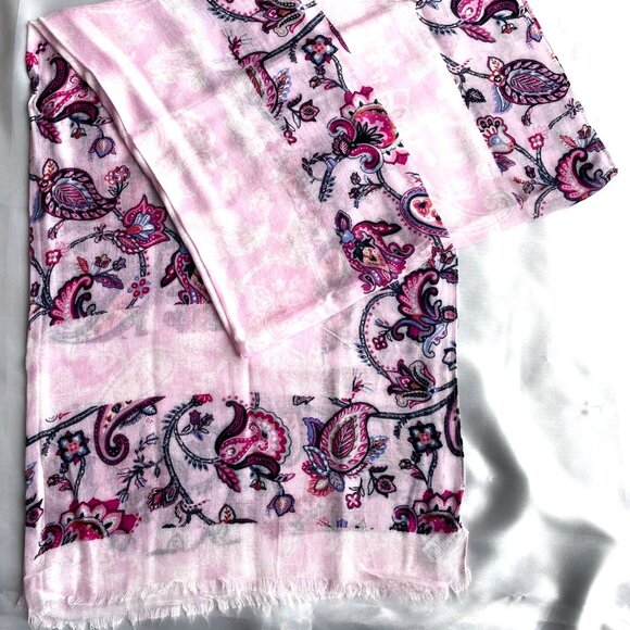 Vera Bradley Accessories - Vera Bradley scarf NWOT